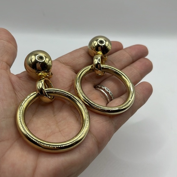 Vintage Hoop Clip on Earrings Gold Tone Large Statement 70’s Style - Picture 13 of 13